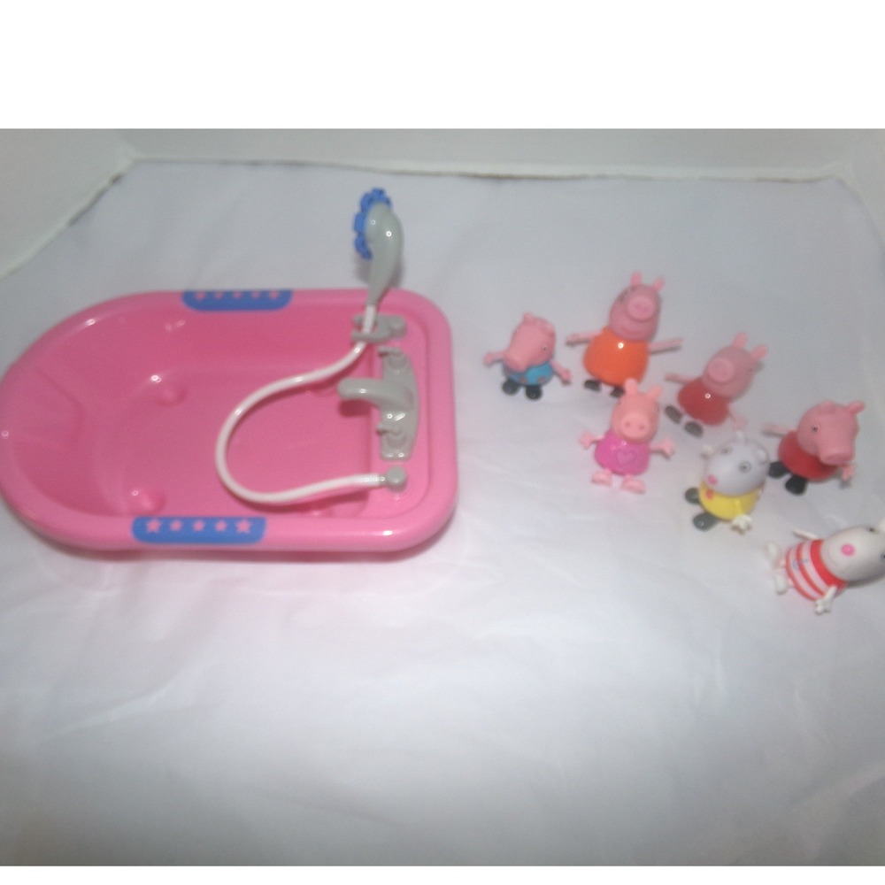 Peppa Pig Bathtub Playset with 7 Figures Mummy George Suzy Sheep Danny Dog Pink